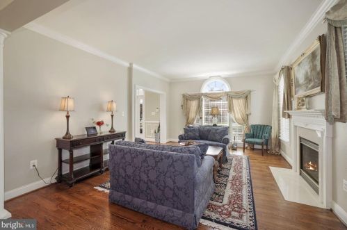 7001 Highland Mdw Ct, Alexandria VA 22315-3963 exterior