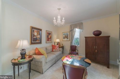 4501 Foxhall Cres, Washington DC 20007-1055 exterior