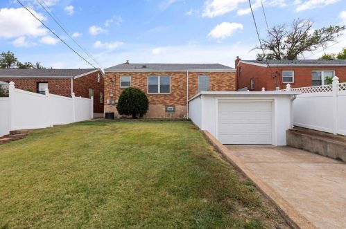 5227 Pernod Ave, Saint Louis MO 63139-1329 exterior