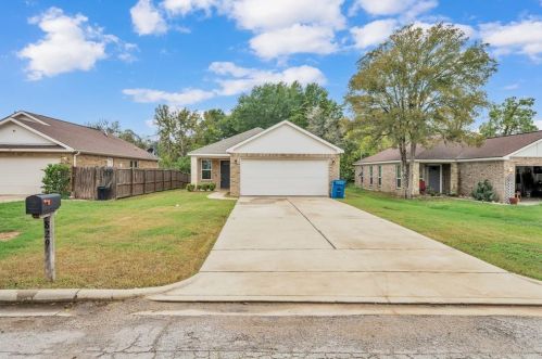 829 16th St, Hempstead TX  77445-4298 exterior