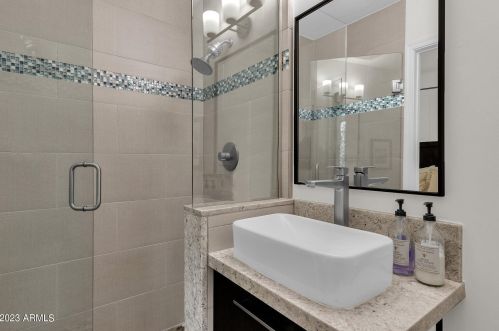 6704 11th St, Phoenix AZ  85014-1028 exterior