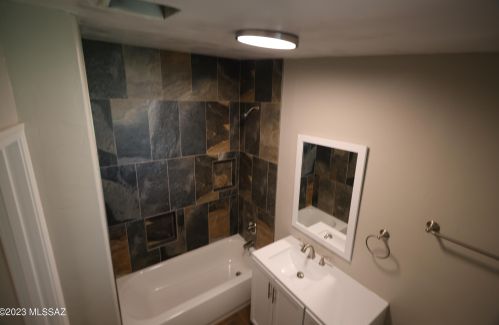 5751 28 St, Tucson AZ 85711-5925 exterior