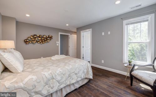 300 Mount Vernon Ave, Alexandria VA  22301-2232 exterior