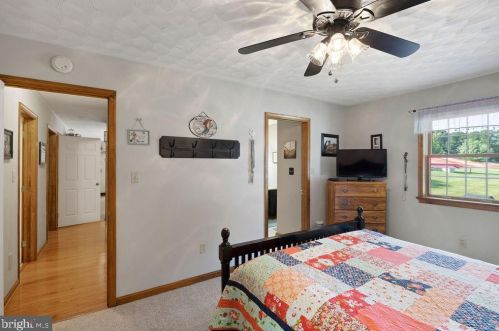 1165 Fox Run Ter, Hanover PA 17331-8742 exterior