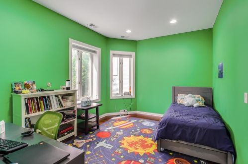 579 Hawthorne Pl, Chicago IL  60657-2922 exterior