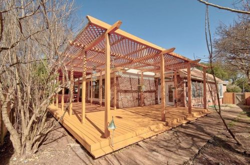 1729 Dapplegrey Ln, Austin TX 78727-4545 exterior