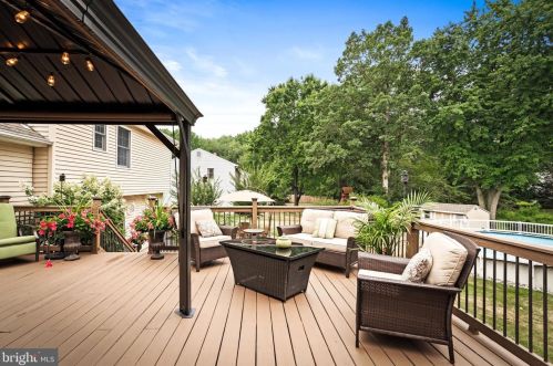 50 Crestwood Dr, Trenton NJ 08690-1938 exterior