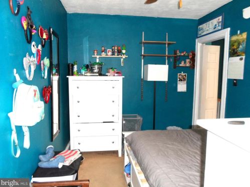 6147 Erdrick St, Philadelphia PA 19135-3516 exterior