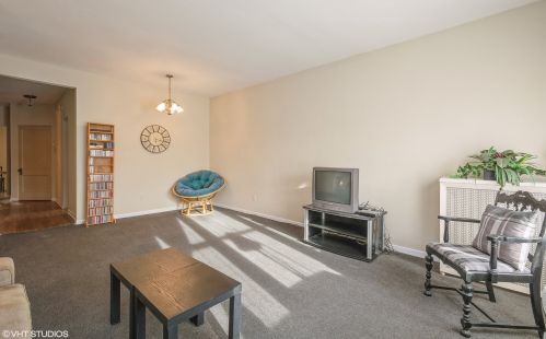 3263 Broadway St, Chicago, IL 60657-9291