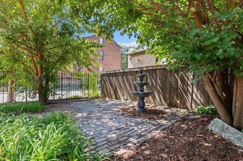 1715 Hickory St, Saint Louis MO 63104-2932 exterior