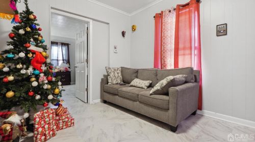 47 Fayette St, Edison NJ  08817-4317 exterior