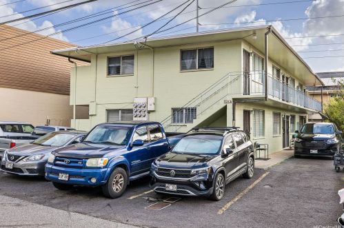 1313 Ahiahi St, Honolulu HI 96817-1901 exterior