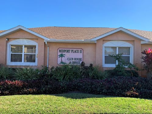 1537 Royal Green Cir, Fort Pierce FL  34952-7625 exterior