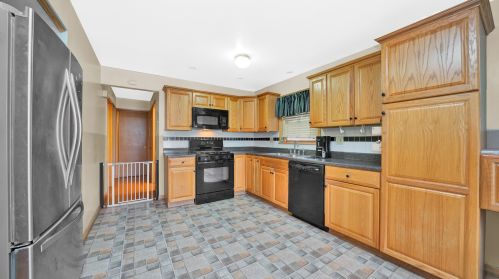 8243 Francisco Ave, Chicago IL 60645-4302 exterior