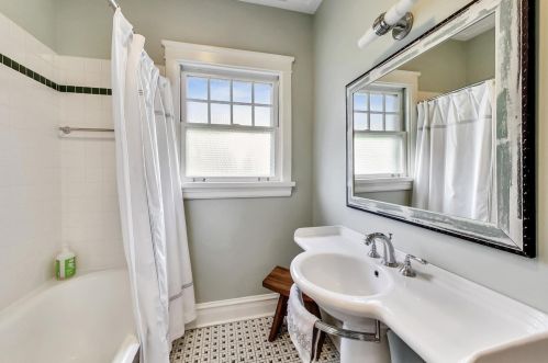 6040 Northcott Ave, Chicago IL 60631-3103 exterior