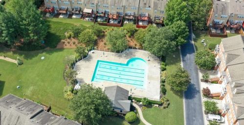 2467 Bridlewood Dr, Atlanta GA exterior