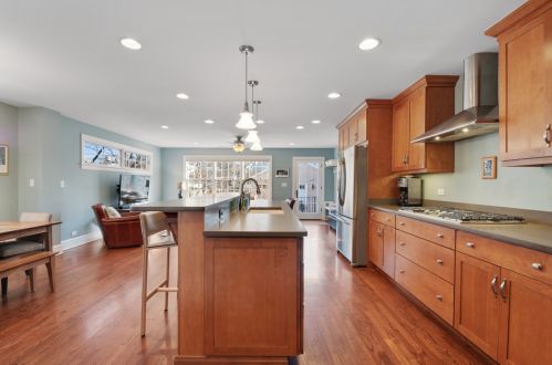 6215 Leona Ave, Chicago IL 60646-4811 exterior