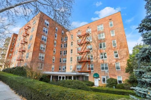 3901 Independence Ave, Bronx NY  10463-1204 exterior