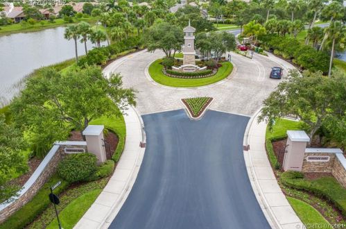 9780 Lindale Trace Blvd, Fort Pierce FL  34987-2411 exterior