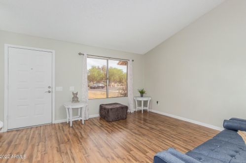 3010 Blackhawk Dr, Phoenix AZ  85050-4706 exterior