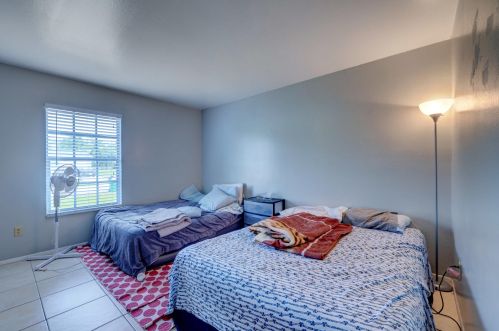 218 Cherryhill Rd, Fort Pierce FL 34953-6232 exterior