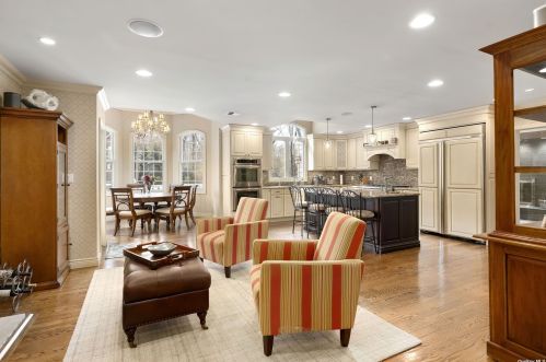 126 Wilmington Dr, Huntington Station NY 11747-4026 exterior