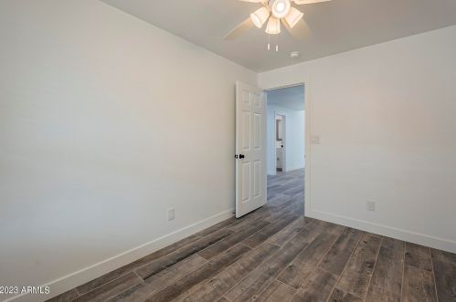 5039 18 Ave, Phoenix AZ 85015-6121 exterior