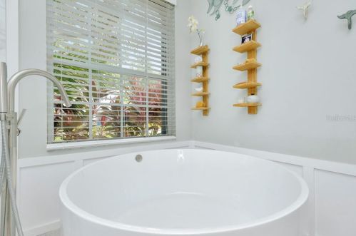 15410 Heathridge Dr, Tampa FL 33625-1638 exterior