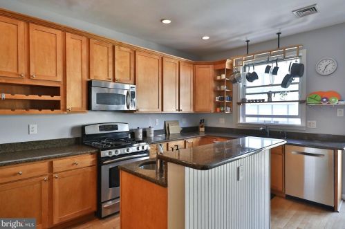 1513 Bainbridge St, Philadelphia PA 19146-2130 exterior