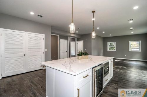 6 Dayton Rd, Edison NJ  08817-4007 exterior