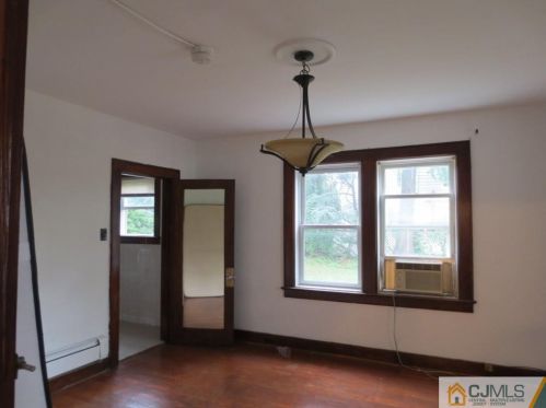 107 Hillcrest Ave, Edison NJ  08817-3729 exterior