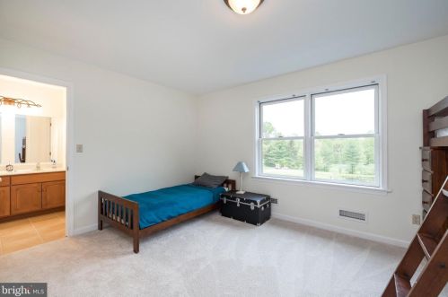 30 Hershey Dr, Pottstown PA 19465-8137 exterior