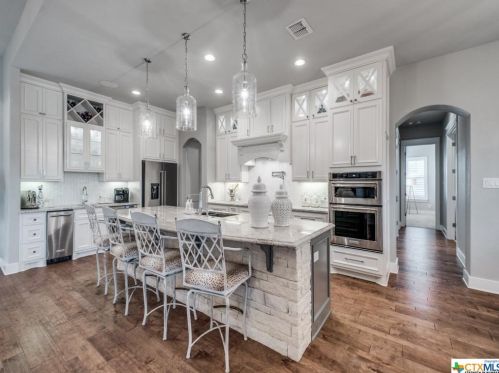 1306 Mystic Shr Blvd, Spring Branch TX 78070-5243 exterior