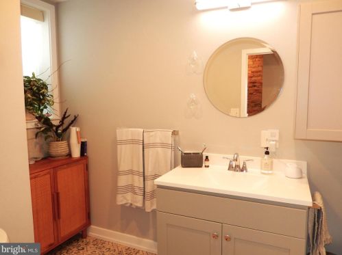 2423 Iseminger St, Philadelphia PA  19148-3517 exterior