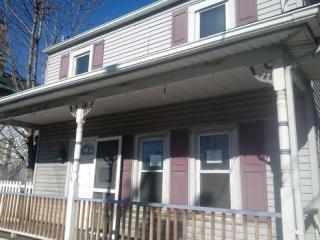 729 Main St, Delaware Park, NJ 08865-3323