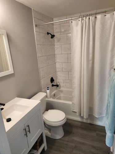 10814 Donna Dr, Milwaukee, WI 53224-2218