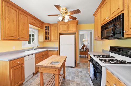 4975 Berkeley Blvd, Milwaukee WI  53217-5904 exterior