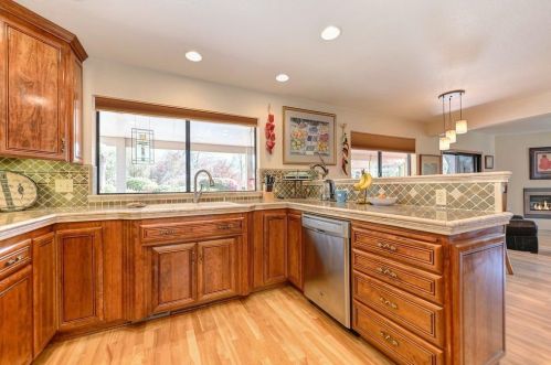 9811 Blue Lk Dr, Folsom CA 95630-1909 exterior