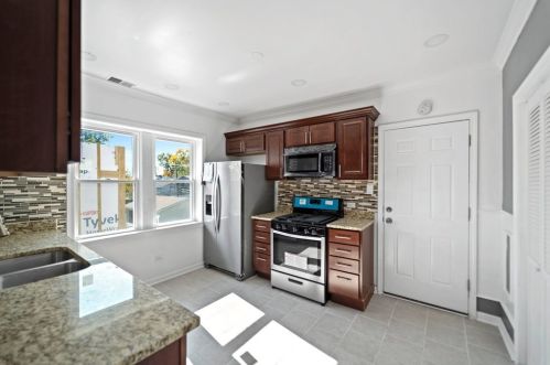 1908 5 Ave, Broadview IL 60153-3203 exterior