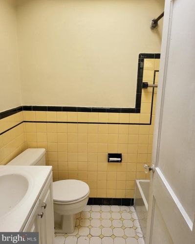 120 Spg Vly Rd, Darby PA exterior