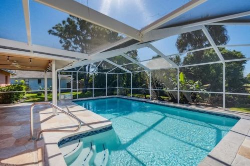 660 111 Ave, Naples FL 34108-1824 exterior