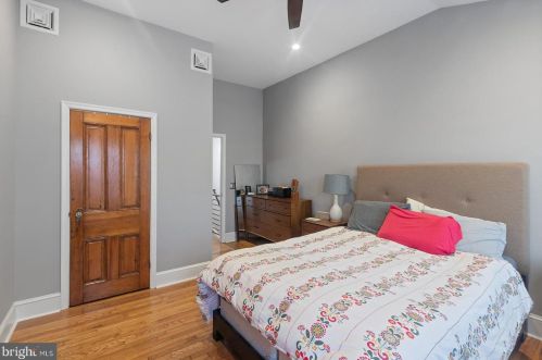 205 Carpenter St, Philadelphia PA 19146-2516 exterior