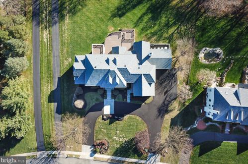 2221 Jefferson Ln, Huntingdon Valley PA 19006-6038 exterior