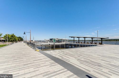 25 Wilkes St, Alexandria VA 22314-3853 exterior