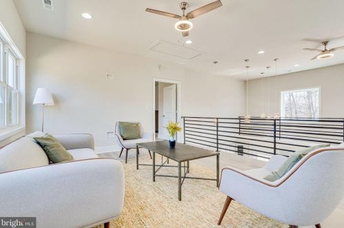 3445 Little Hunting Crk Dr, Alexandria VA 22309-1923 exterior