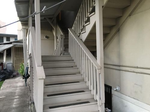 1402 Lusitana St, Honolulu HI 96813-1625 exterior