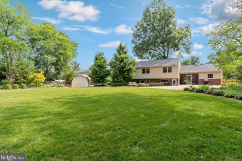 9208 Frst Hvn Dr, Alexandria VA 22309-3216 exterior