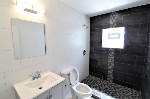 2234 California, Chicago IL 60645-3009 exterior