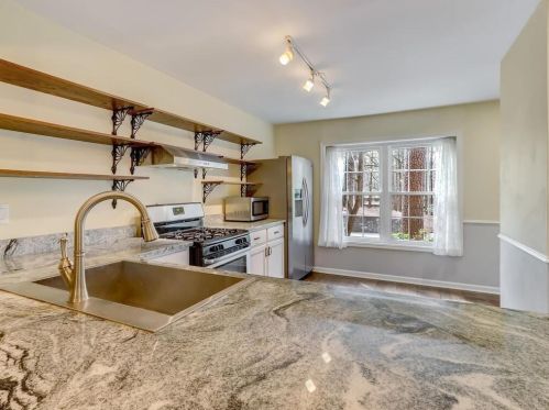 1373 Xing Dr, Atlanta GA 30329-3571 exterior