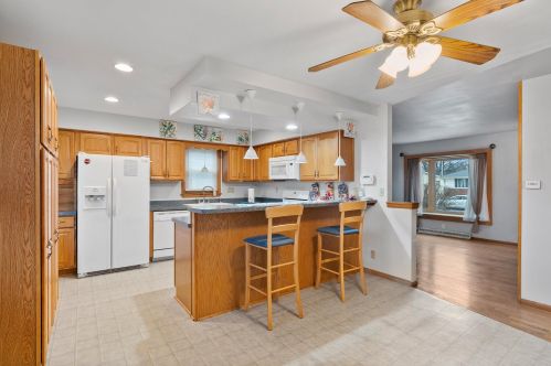 7142 37th St, Milwaukee, WI 53209-2304